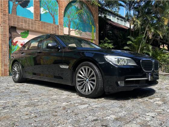 BMW 750i 4.4 UNIQUE SEDAN V8 32V GASOLINA 4P AUTOMÁTICO